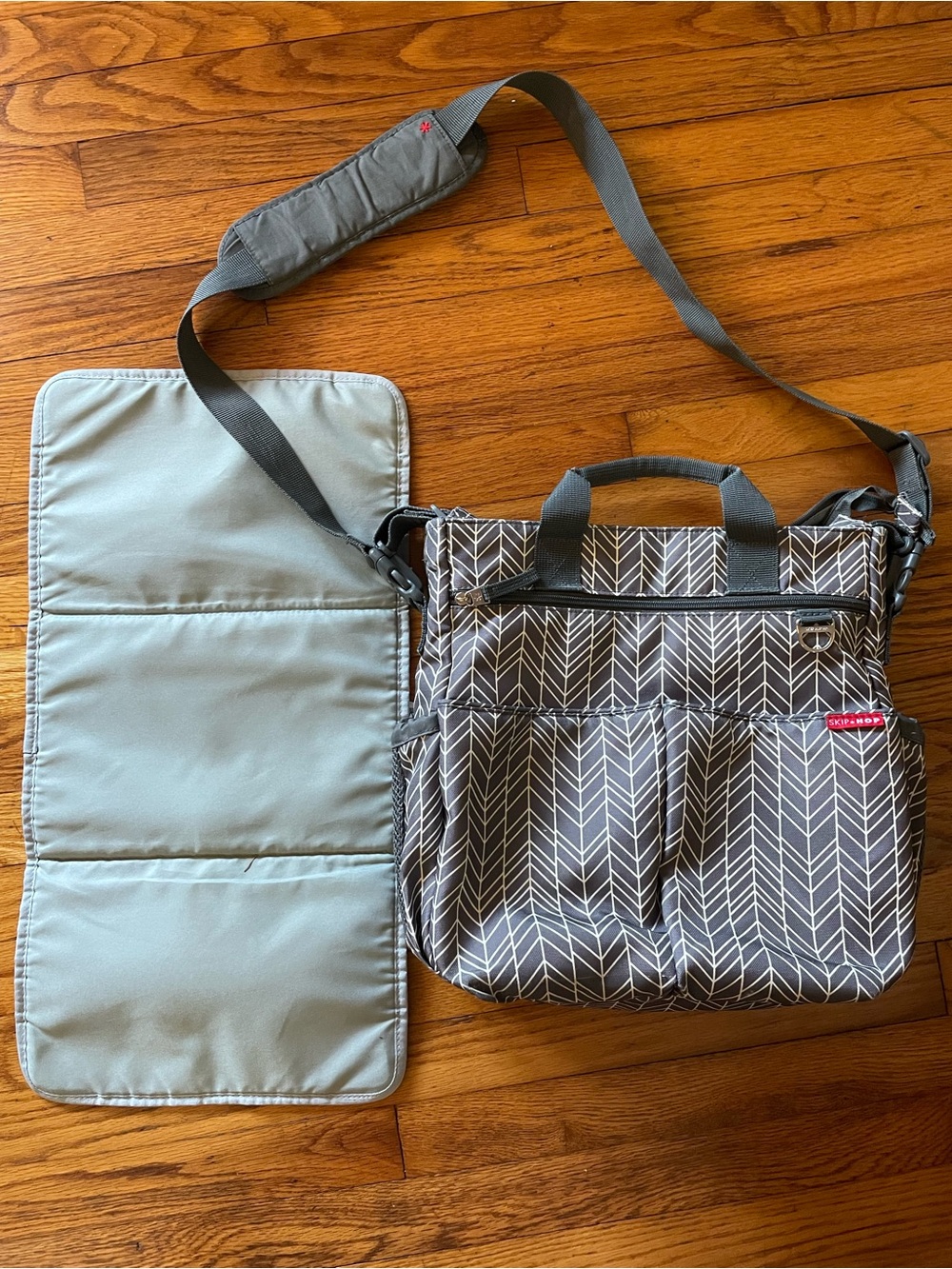 Skip Hop Gray Chevron Messenger Diaper Bag with Light Gray Changing Pad